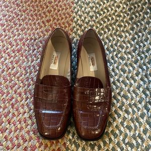 Size 8 leather alligator pattern Talbots penny loafers